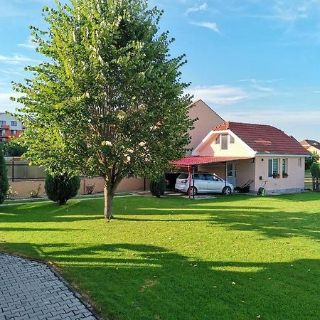 Villa Casuta Cu Tei Oradea Exterior foto