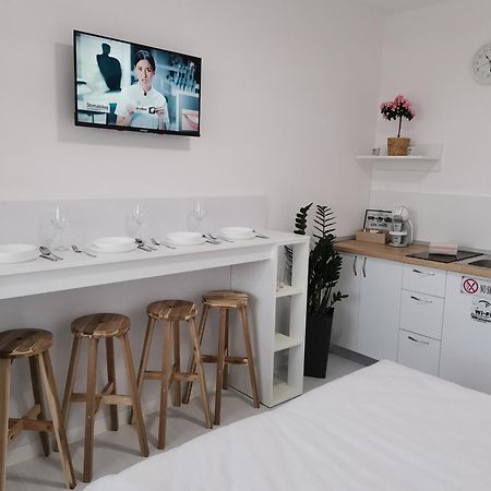 Villa Casuta Cu Tei Oradea Zimmer foto