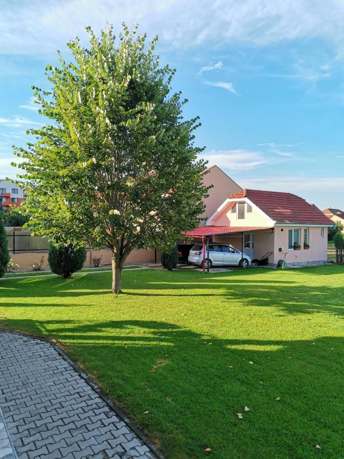 Villa Casuta Cu Tei Oradea Exterior foto