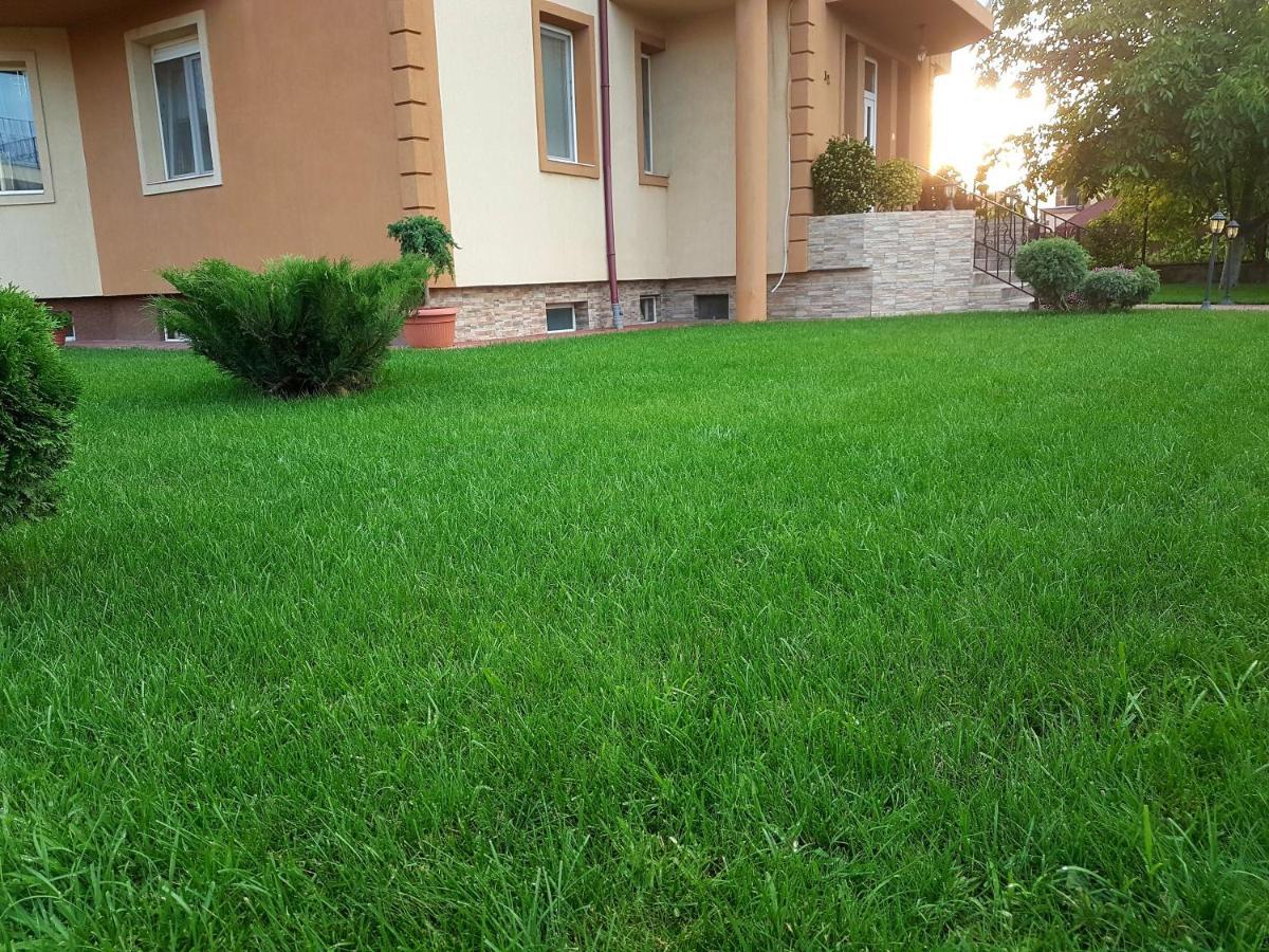 Villa Casuta Cu Tei Oradea Exterior foto