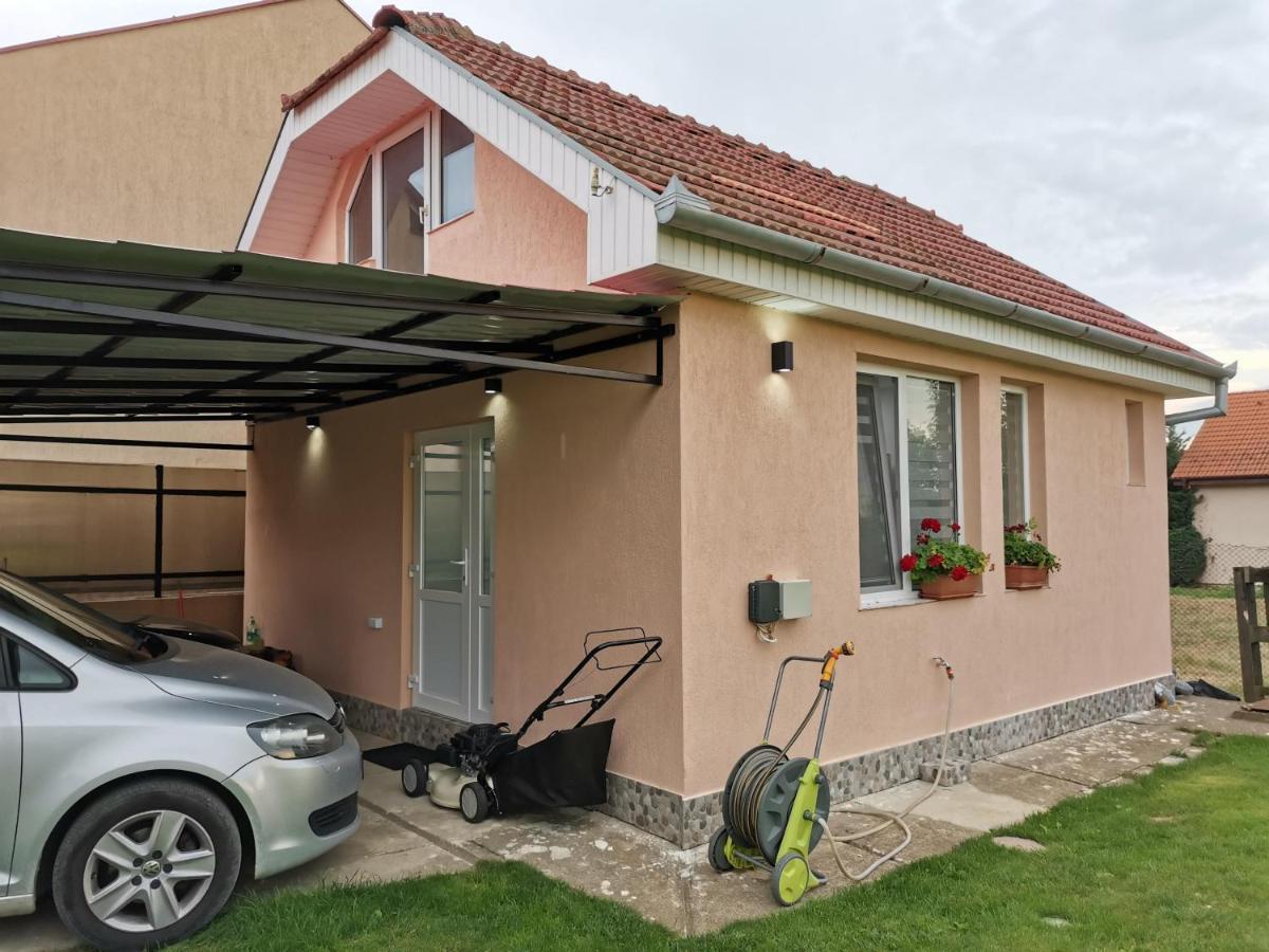 Villa Casuta Cu Tei Oradea Exterior foto