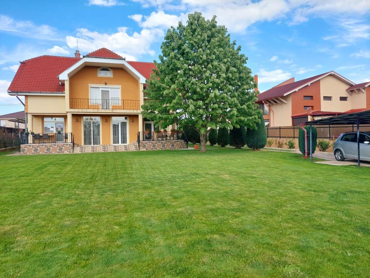 Villa Casuta Cu Tei Oradea Exterior foto