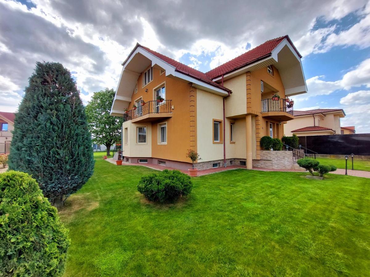 Villa Casuta Cu Tei Oradea Exterior foto
